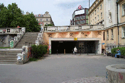 Karlovo namesti subway station